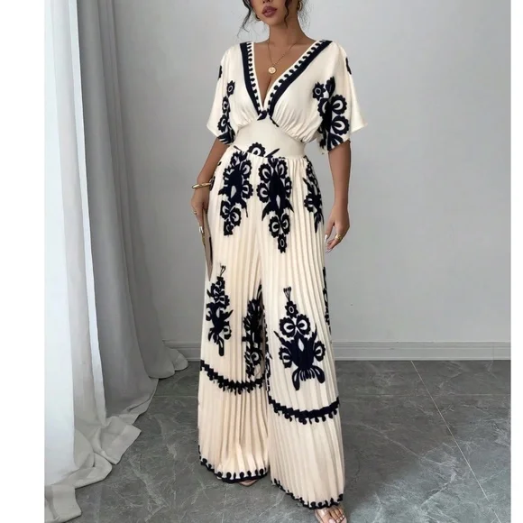 Classic Plunging Neck Kimono Sleeve Pleated Wide Leg Jumpsuit - Picture 4 of 4